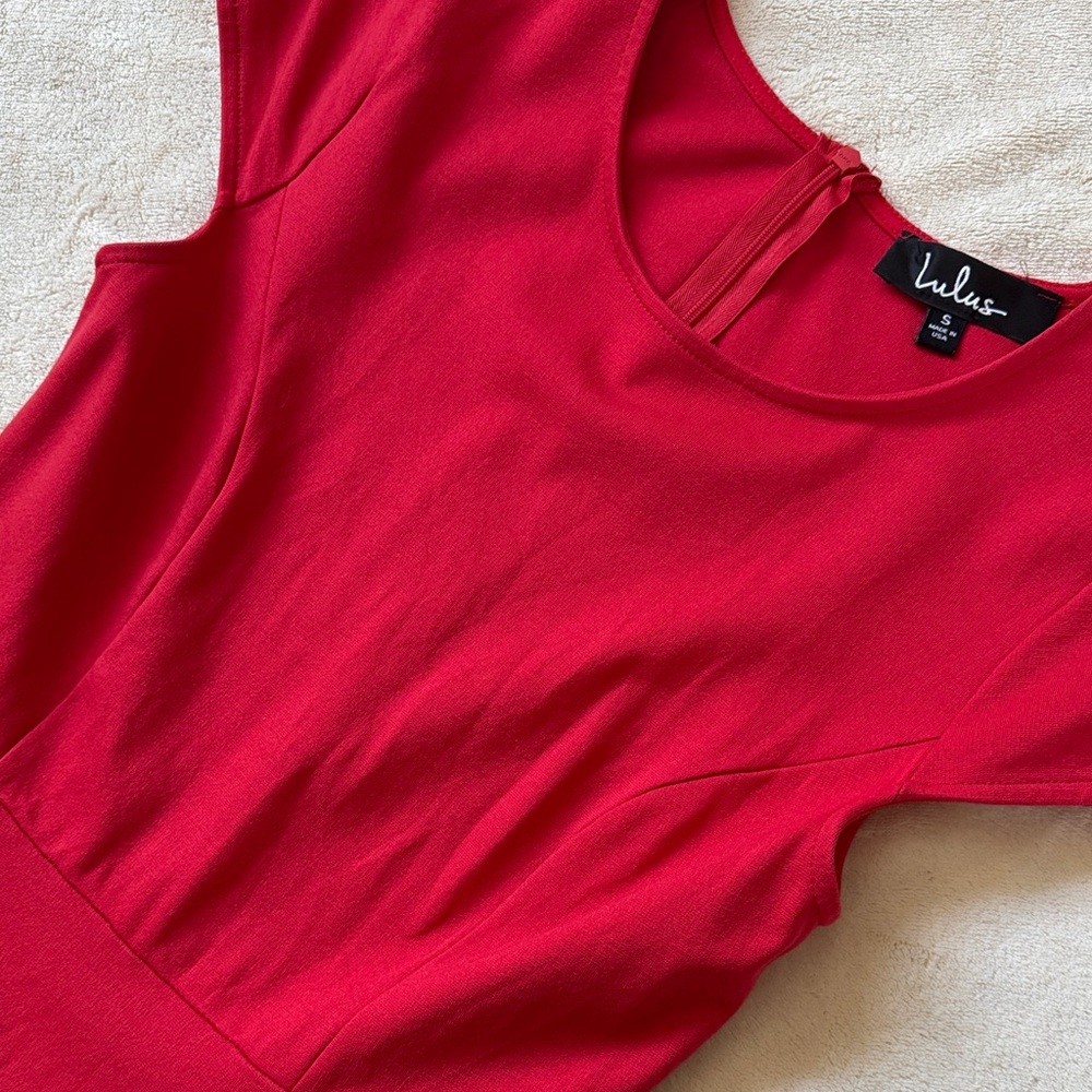 Lulu's Vibrant Red Mini Dress with Cap Sleeves ♥️